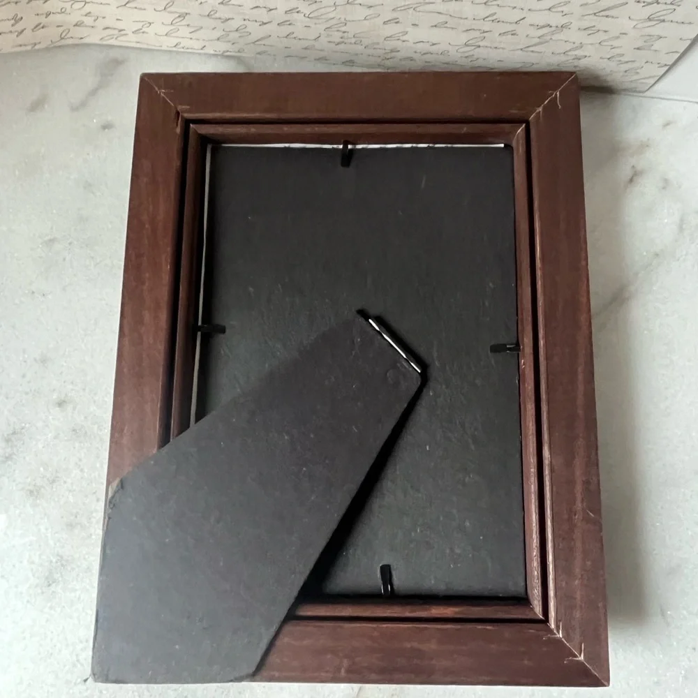 Vintage wooden picture frame 7”x9”